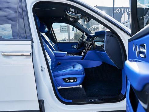 Used 2023 Rolls-Royce Cullinan Black Badge w/ Driver's Package image 21