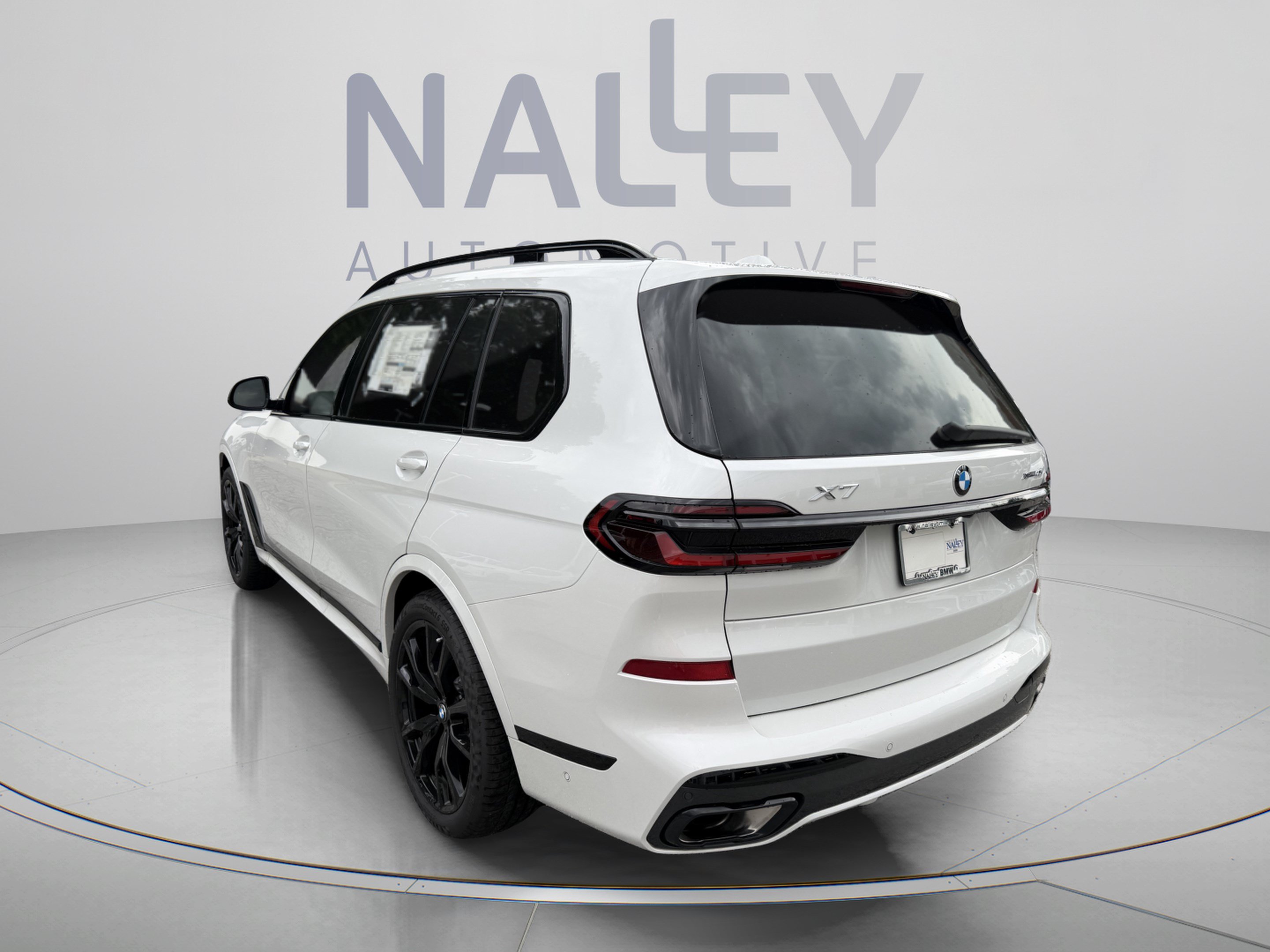 Used 2027 BMW X7 xDrive40i w/ M Sport Package AWD/4WD image 2