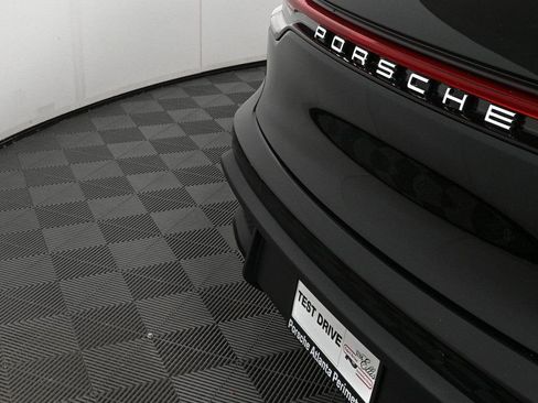 Certified 2026 Porsche Macan AWD/4WD image 37