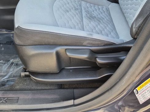 Used 2019 Chevrolet Equinox LS FWD image 12