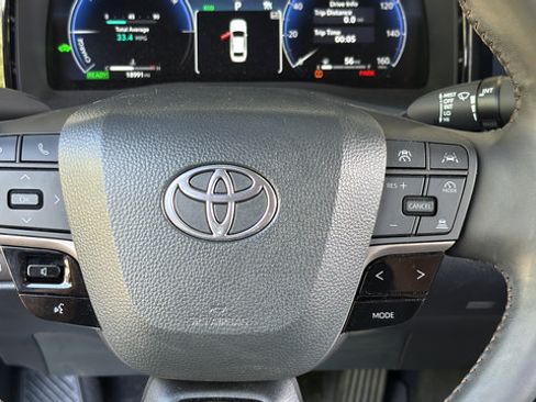Used 2025 Toyota Camry XLE FWD image 16
