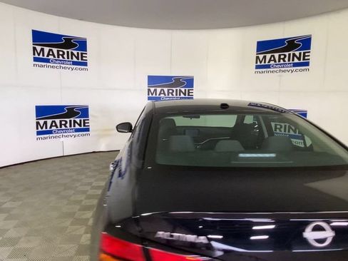 Used 2024 Nissan Altima 2.5 SV FWD image 9