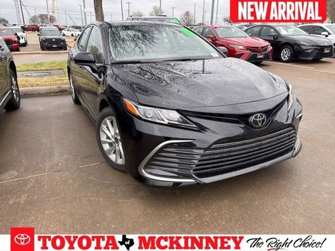 Used 2022 Toyota Camry LE image 1