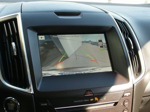 Used 2019 Ford Edge Titanium image 23