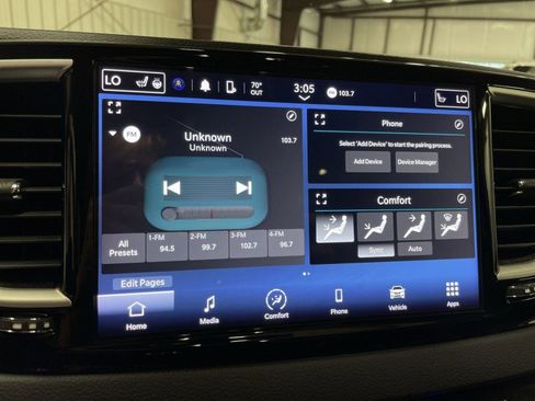 Used 2024 Chrysler Pacifica Touring-L image 34