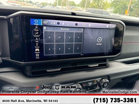 Used 2024 Jeep Wrangler Unlimited Rubicon w/ Technology Group image 17