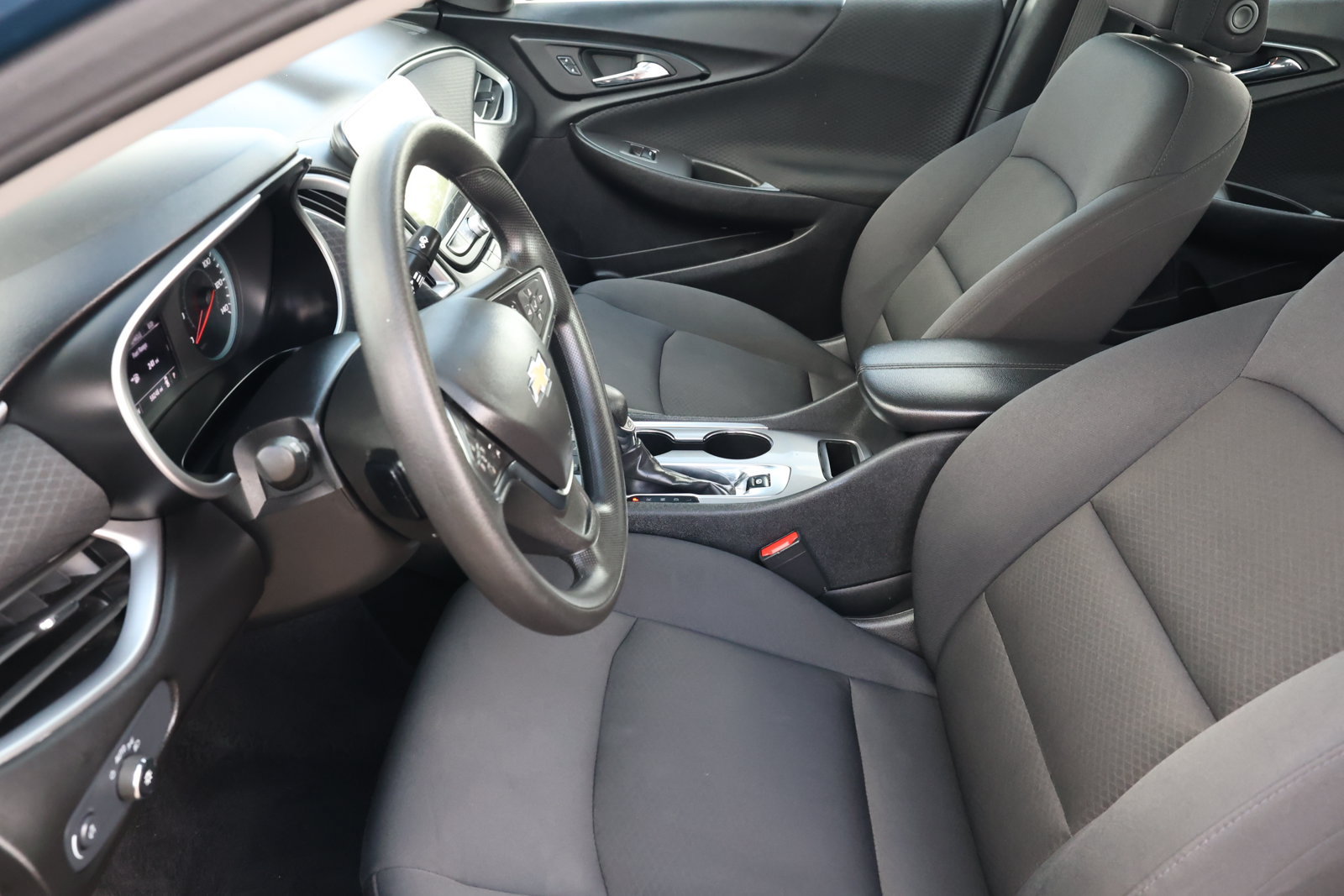 Used 2025 Chevrolet Malibu LT FWD image 14