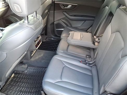 Used 2025 Audi Q7 3.0T Prestige image 9