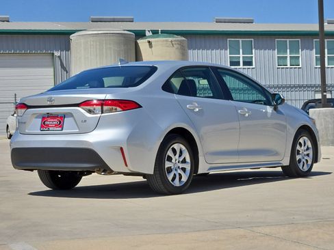 Used 2025 Toyota Corolla LE FWD image 5