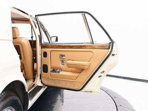 Used 1990 Rolls-Royce Silver Spur II image 41