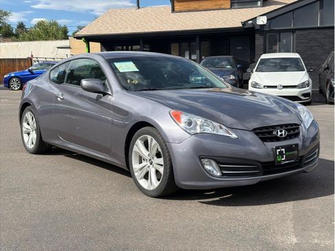 Used 2010 Hyundai Genesis 3.8 RWD image 4