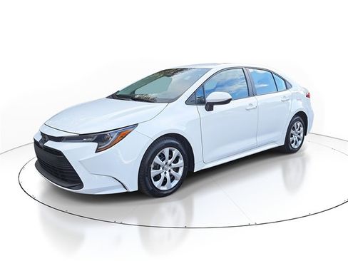Used 2024 Toyota Corolla LE image 3