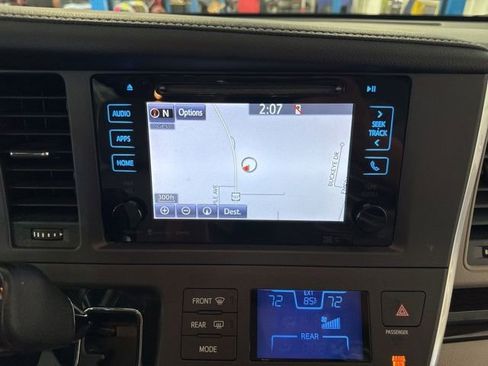 Used 2017 Toyota Sienna XLE w/ XLE Navigation Package FWD image 27