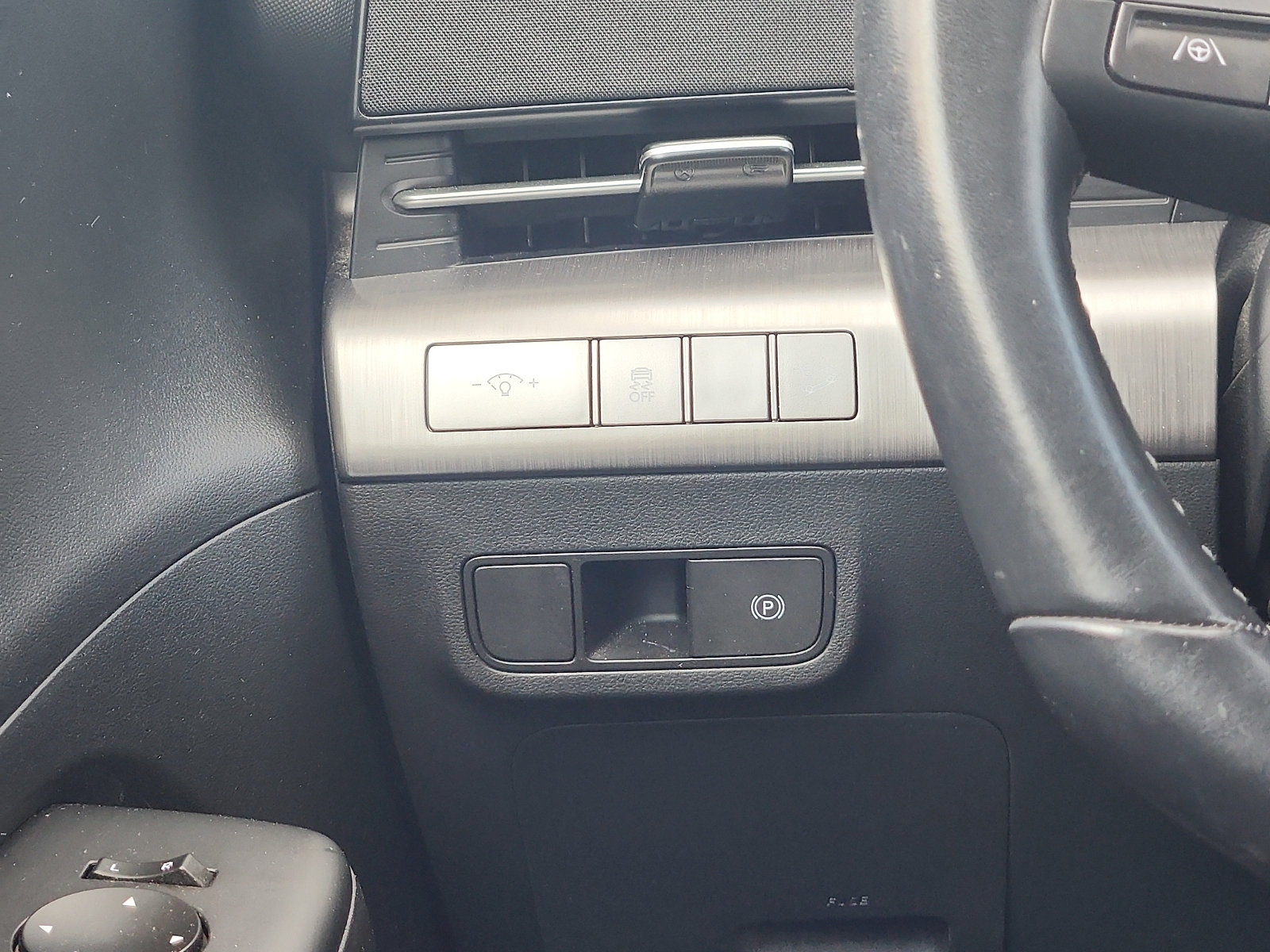 Certified 2024 Hyundai Kona SEL AWD/4WD image 12