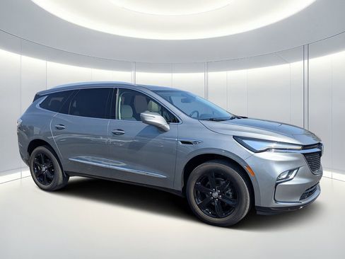 Used 2023 Buick Enclave Essence w/ Experience Buick Package FWD image 2