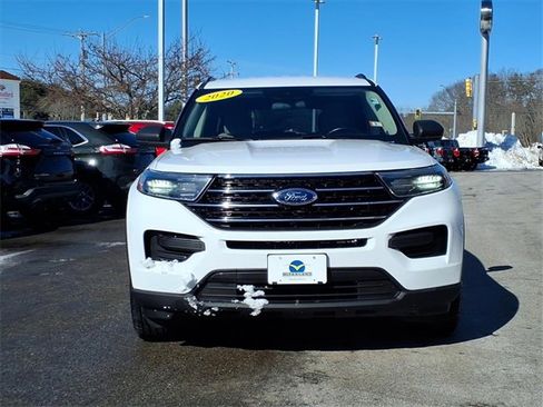 Used 2020 Ford Explorer XLT image 2