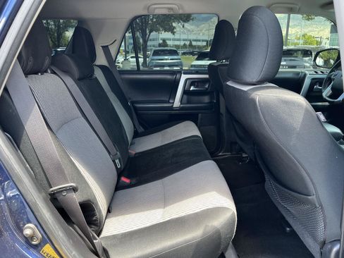 Used 2018 Toyota 4Runner SR5 AWD/4WD image 25
