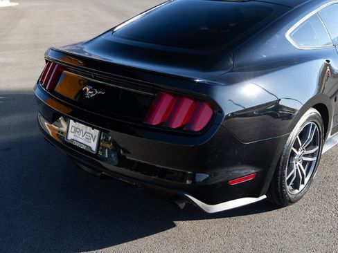 Used 2017 Ford Mustang Premium image 8