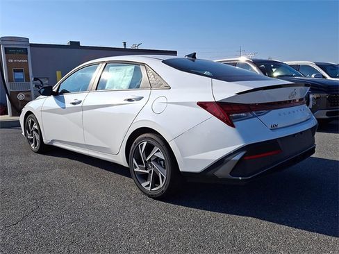 Certified 2025 Hyundai Elantra SEL w/ Cargo Package image 7