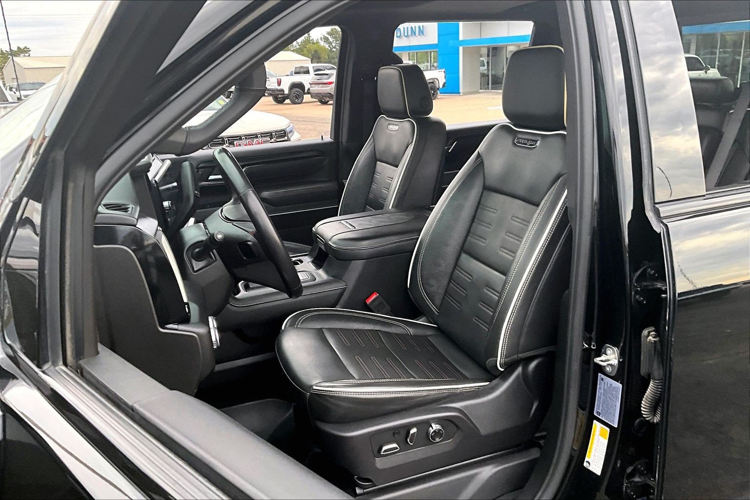 Used 2024 GMC Sierra 2500 AT4X AWD/4WD image 27