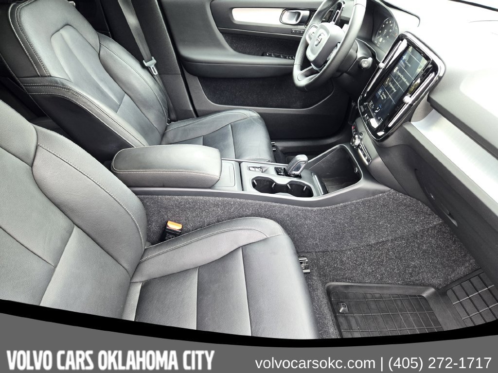 Used 2020 Volvo XC40 T5 Momentum w/ Protection Package Premier AWD/4WD image 11