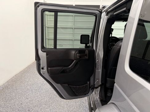Used 2015 Jeep Wrangler Unlimited Sahara AWD/4WD image 22
