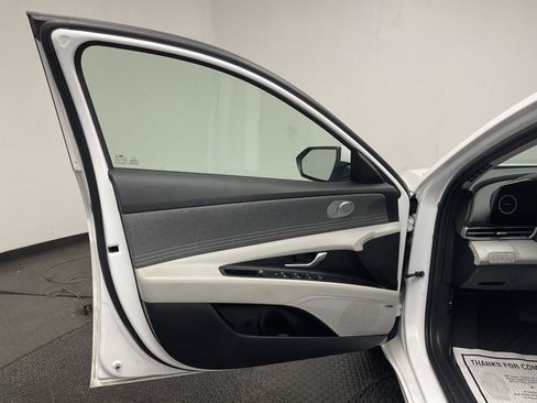 Used 2024 Hyundai Elantra Limited FWD image 9