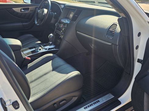 Used 2017 INFINITI QX70 2WD w/ Premium Package image 33