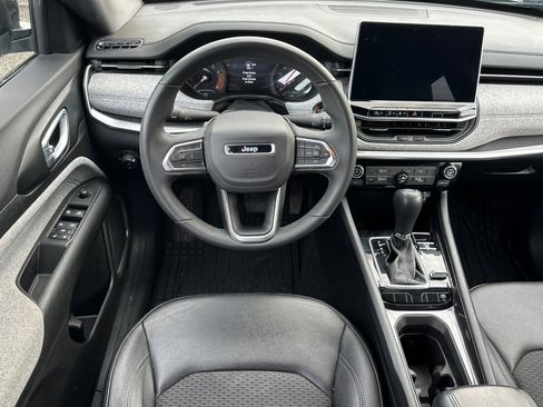 Used 2024 Jeep Compass Latitude image 15