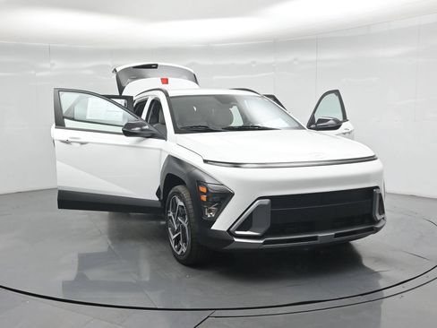 Used 2026 Hyundai Kona SEL Premium AWD/4WD image 32