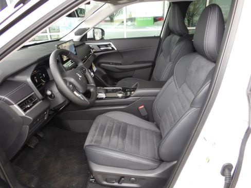 New 2026 Mitsubishi Outlander SE image 12