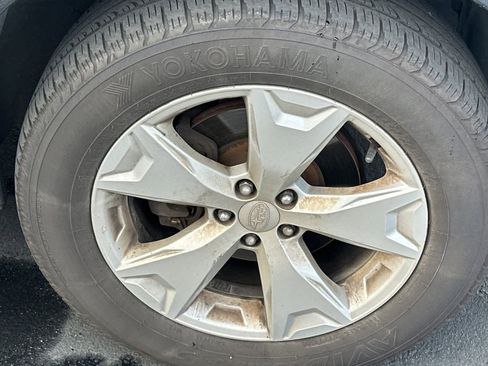 Used 2015 Subaru Forester 2.5i Limited image 11