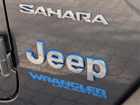 Used 2022 Jeep Wrangler Unlimited Sahara w/ Cold Weather Group image 17