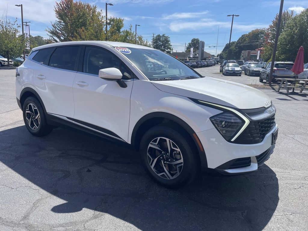 Used 2025 Kia Sportage LX AWD/4WD image 10