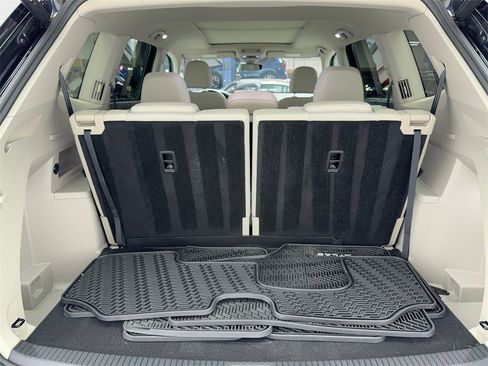 Used 2025 Volkswagen Atlas SEL image 12