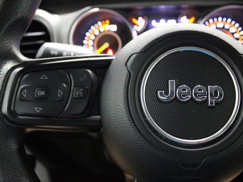 Used 2022 Jeep Wrangler Unlimited Sport image 23