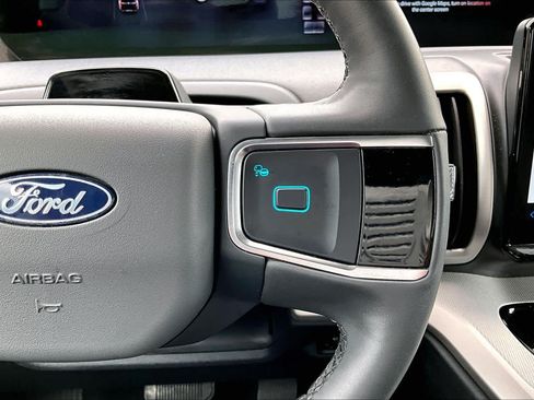 Used 2025 Ford Expedition Active RWD image 25