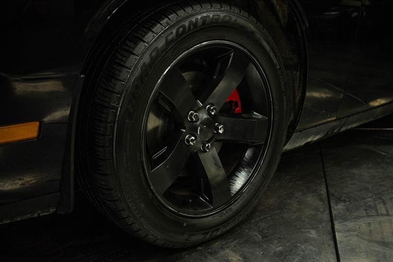 Used 2014 Dodge Challenger SXT RWD image 3