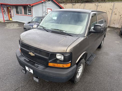 Used 2016 Chevrolet Express 2500 image 2