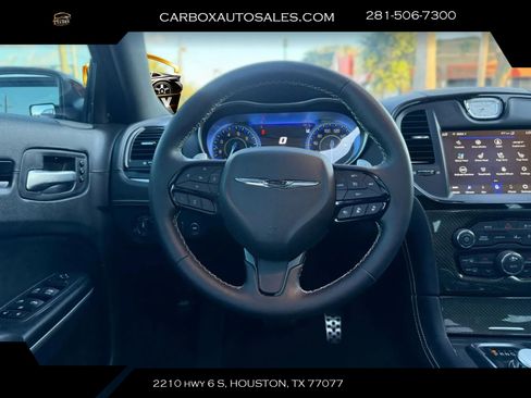 Used 2023 Chrysler 300 C RWD image 10