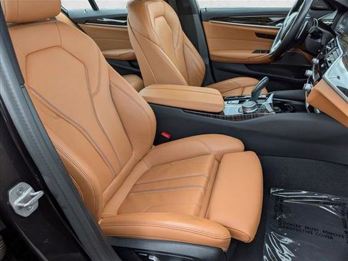 Used 2023 BMW 540i w/ Premium Package image 22