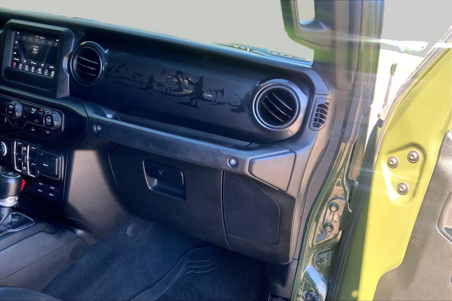 Used 2022 Jeep Gladiator Sport AWD/4WD image 16