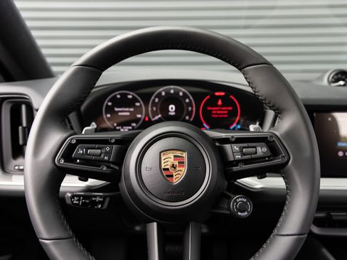 New 2026 Porsche Cayenne Coupe AWD/4WD image 14
