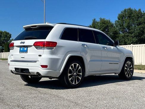 Used 2018 Jeep Grand Cherokee Overland AWD/4WD image 7