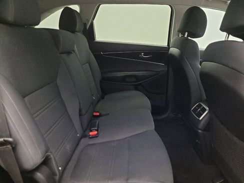 Used 2017 Kia Sorento L FWD image 19