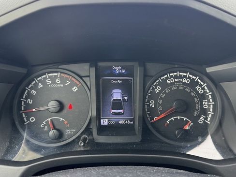 Used 2018 Toyota Tacoma SR image 10