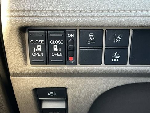 Used 2020 Honda Odyssey EX image 17