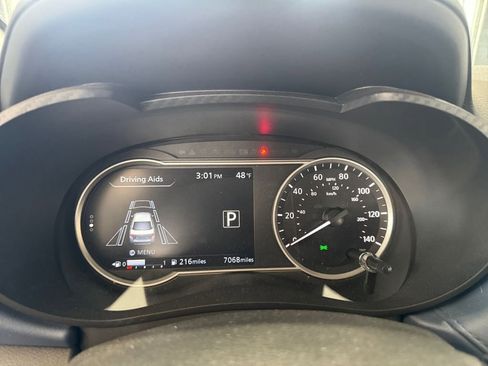 Used 2025 Nissan Versa SV w/ Trunk Package image 10