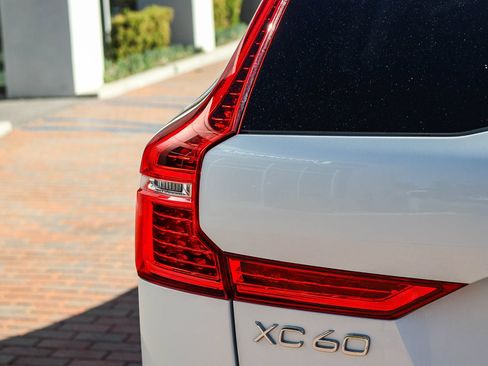 Used 2021 Volvo XC60 T8 Inscription w/ Advanced Package AWD/4WD image 8