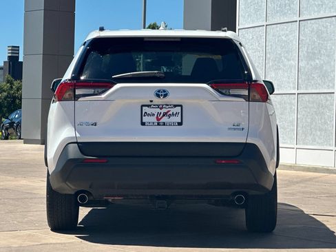Used 2024 Toyota RAV4 LE AWD/4WD image 5